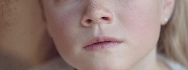 face-1381321_640-620x233