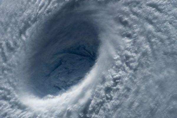 typhoon-1650677_1280-e1508942564441