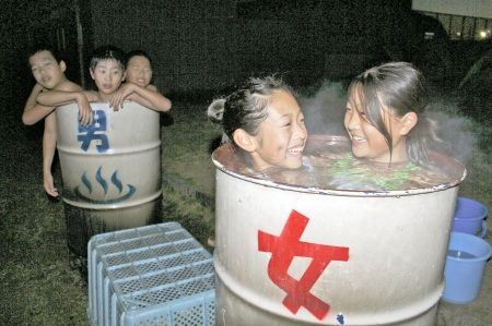 女子小学生 ドラム缶風呂に歓喜 気持ちよくてさいこおおおお Vipワイドガイド